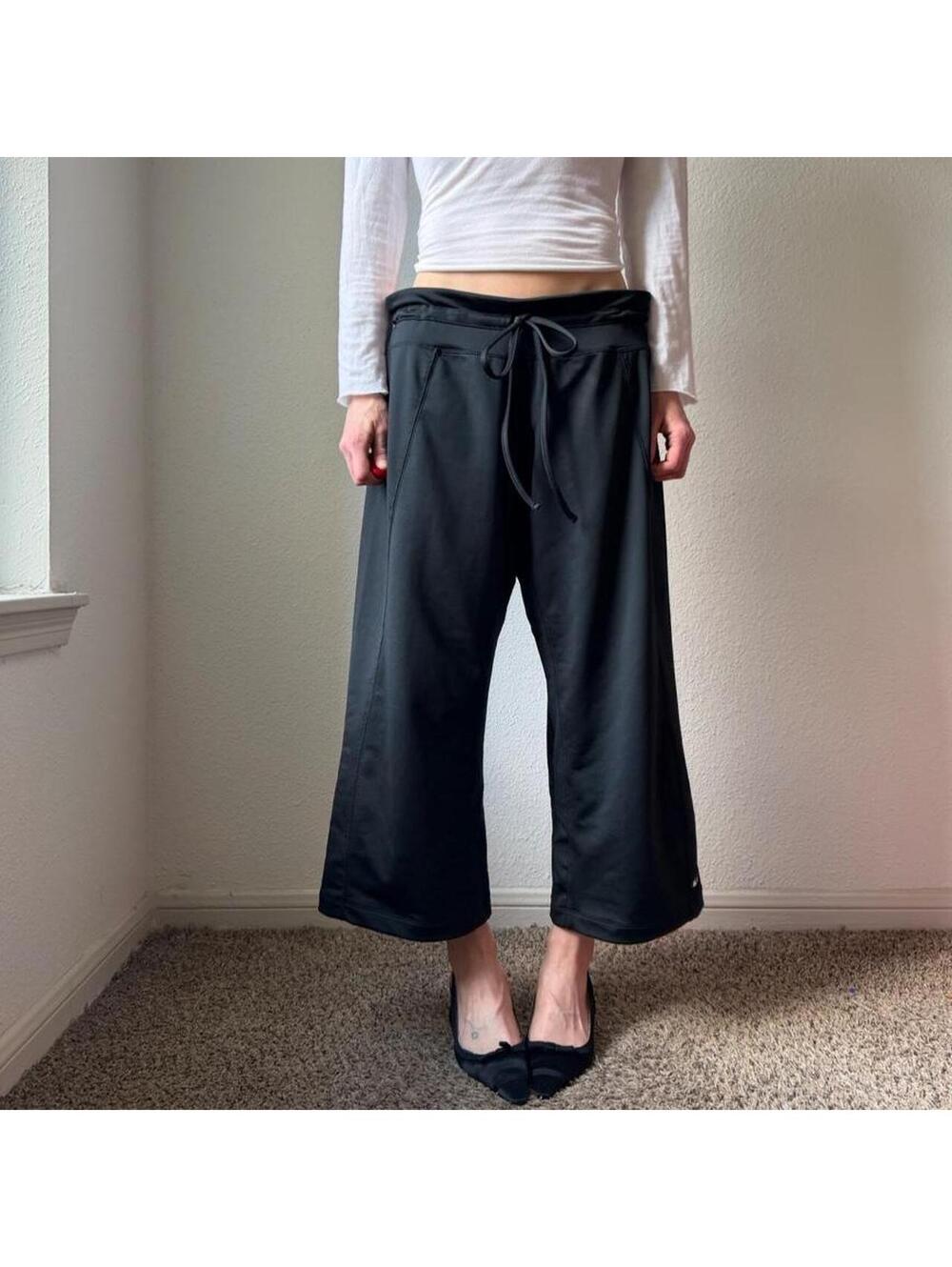 Vintage y2k Nike low rise wide leg flare black cropped athletic wear capris